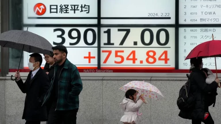 Nikkei: Japan’s main stock index closes above 1989 record high
