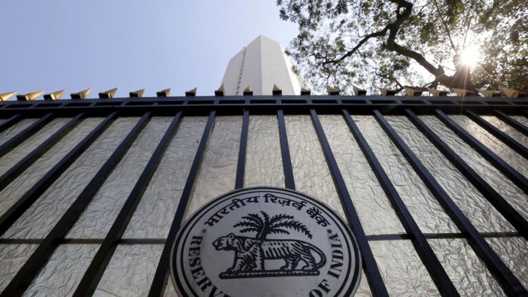 Indian central bank urges lenders to settle UAE trade in local currencies