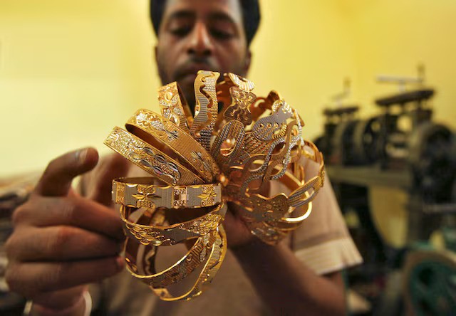 Gold-gains-as-investors-anticipate-super-sized-Fed-rate-cut-.jpeg-ezgif.com-avif-to-jpg-converter