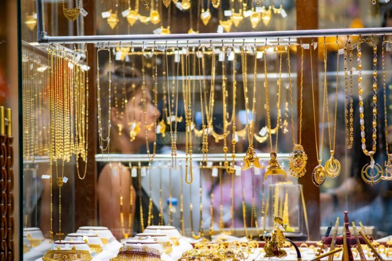 UAE- Gold prices fall sharply, lose Dh6.5 per gram in 24 hours