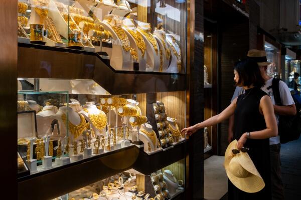 UAE to become one of world's biggest gold trade hubs after surpassing UK
