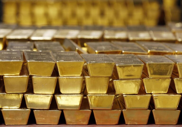 Gold climbs as dollar eases, investors eye key inflation data