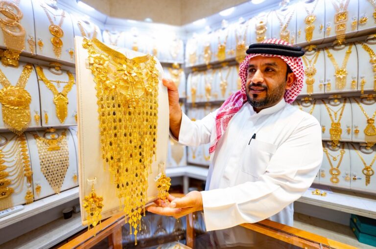 Dubai- 22K gold price soars past Dh300 mark again